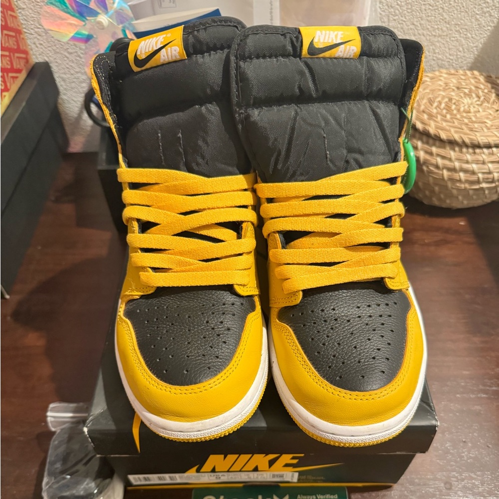 Jordan 1 Retro High OG Pollen